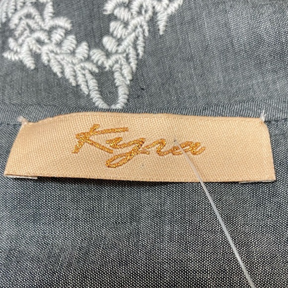 Kyra long sleeves embroidered blouse size Large - Picture 4 of 5